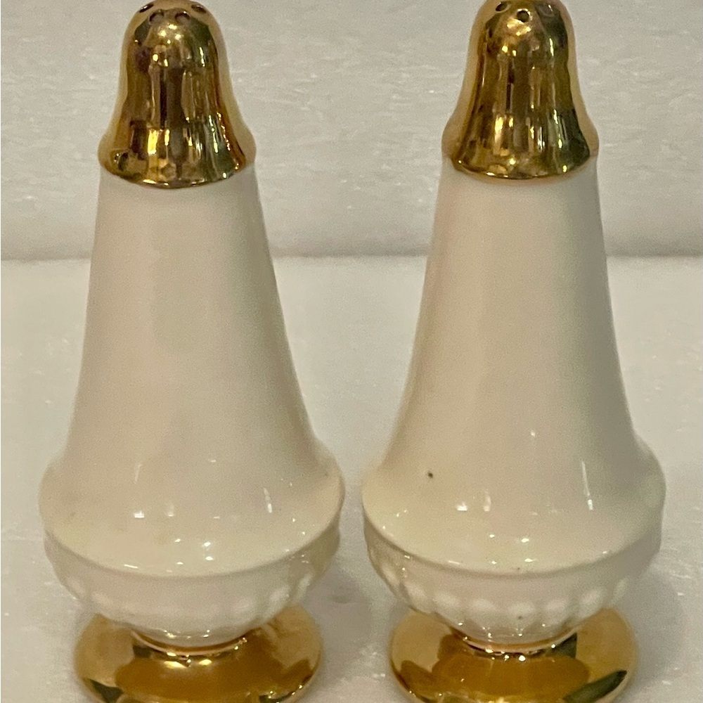 Salt & Pepper Shakers Gold Trimmed Tall Footed Gold Scroll Letters - Picture 3 of 6